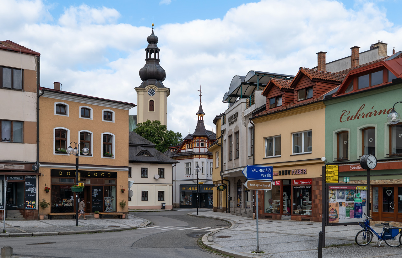 Рожнов-под-Радгоштем, Masarykovo náměstí, 37; Nádražní, 35; Nádražní, 34; Masarykovo náměstí, 185; Masarykovo náměstí, 184