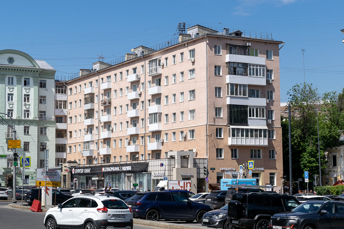 Нижний Новгород, Площадь Максима Горького, 1 / Большая Покровская улица, 61
