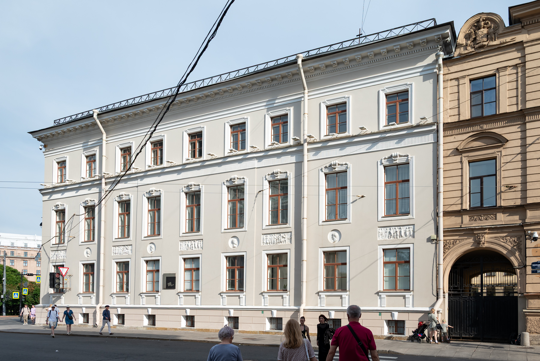 Petersburg, Почтамтская улица, 2 / Исаакиевская площадь, 9