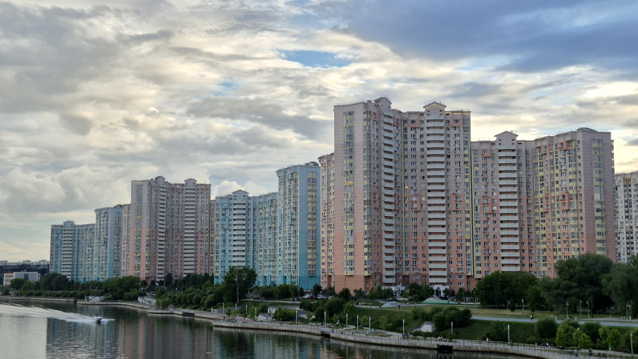 Красногорск, Красногорский бульвар, 20; Красногорский бульвар, 24