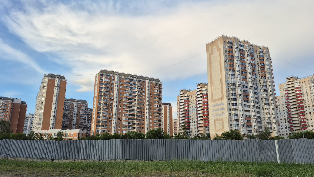 Красногорск, Улица имени Зверева, 2; Подмосковный бульвар, 1