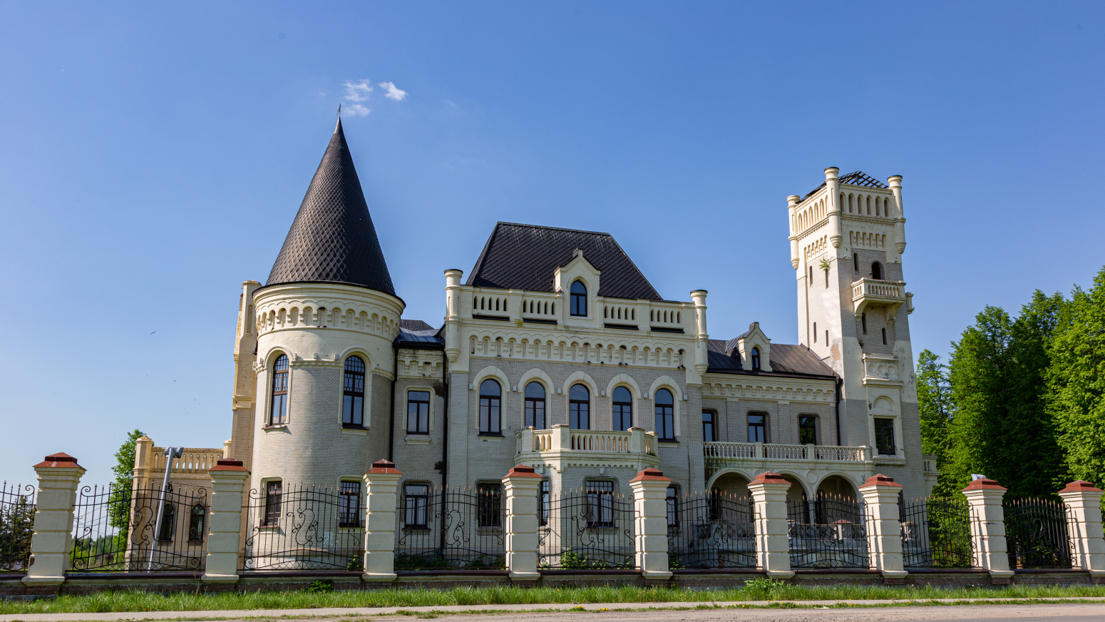 Красный Профинтерн, Набережная улица, 2