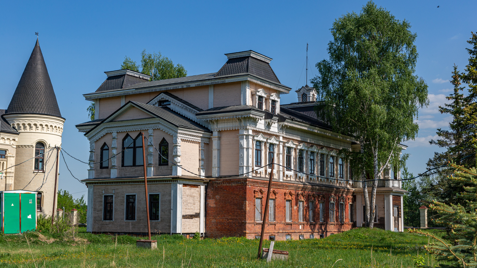Krasny Profintern, Набережная улица, 1