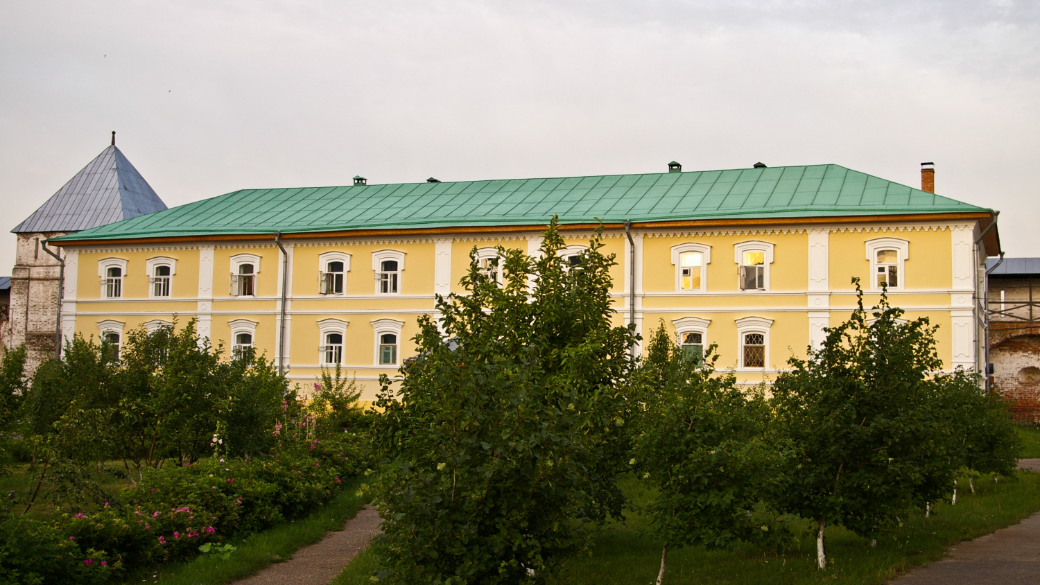 Лысковский район, прочие н.п., Пос. Макарьево, Набережная улица, 1 (восточный корпус)