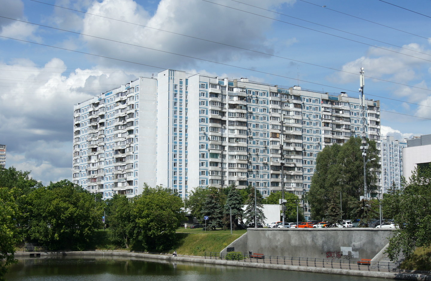 Moskau, Новочеркасский бульвар, 21; Улица Маршала Голованова, 16