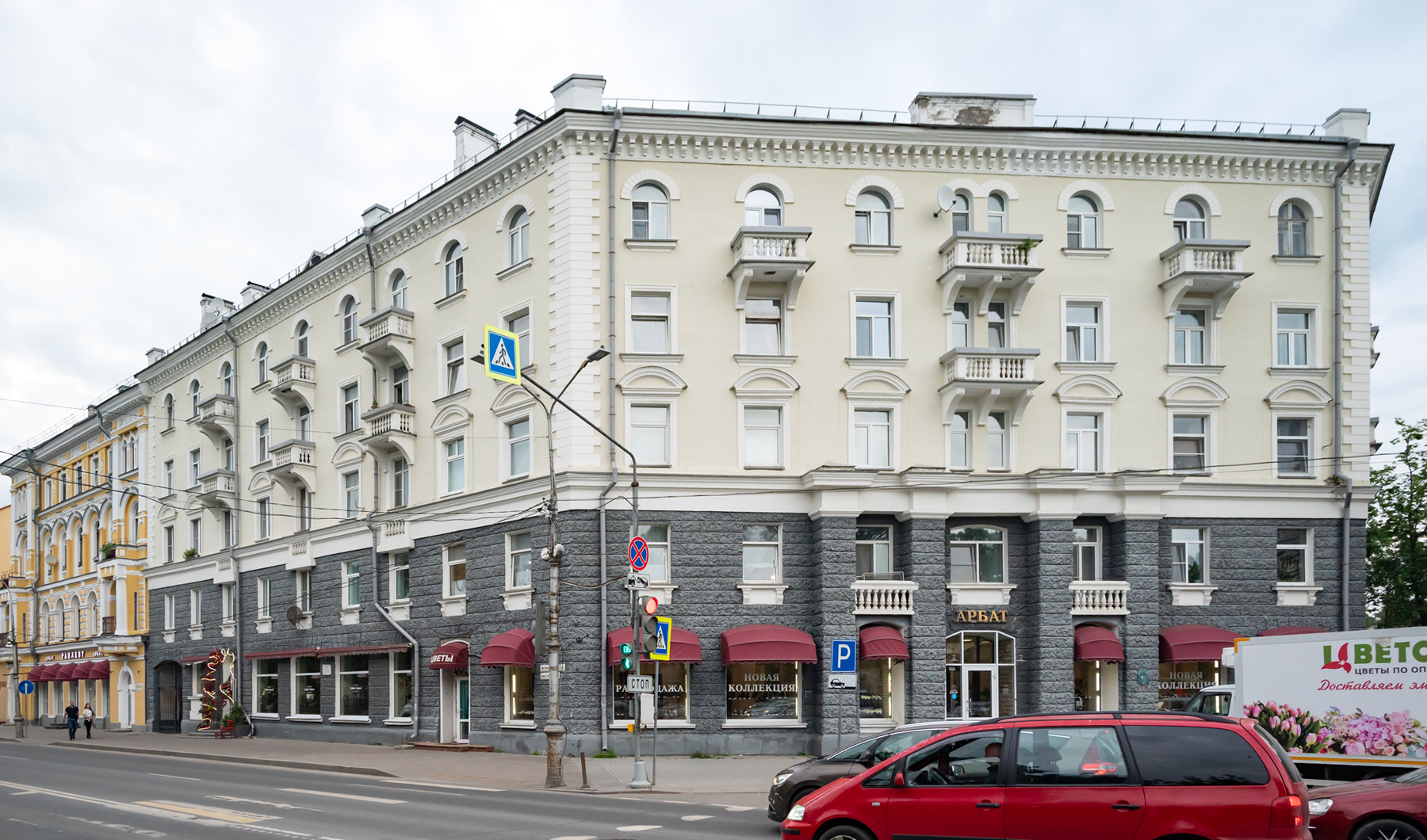 Псков, Октябрьский проспект, 12; Октябрьский проспект, 14 / Улица Пушкина, 2