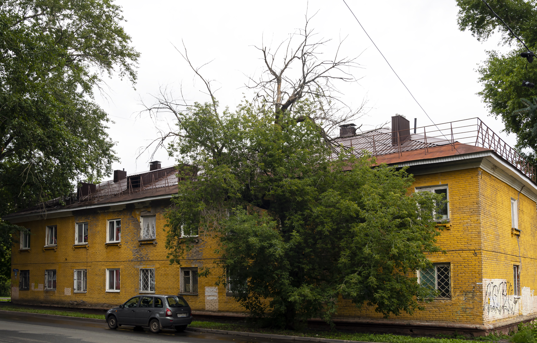 Уфа, Улица Суворова, 70 / Улица Коммунаров, 56