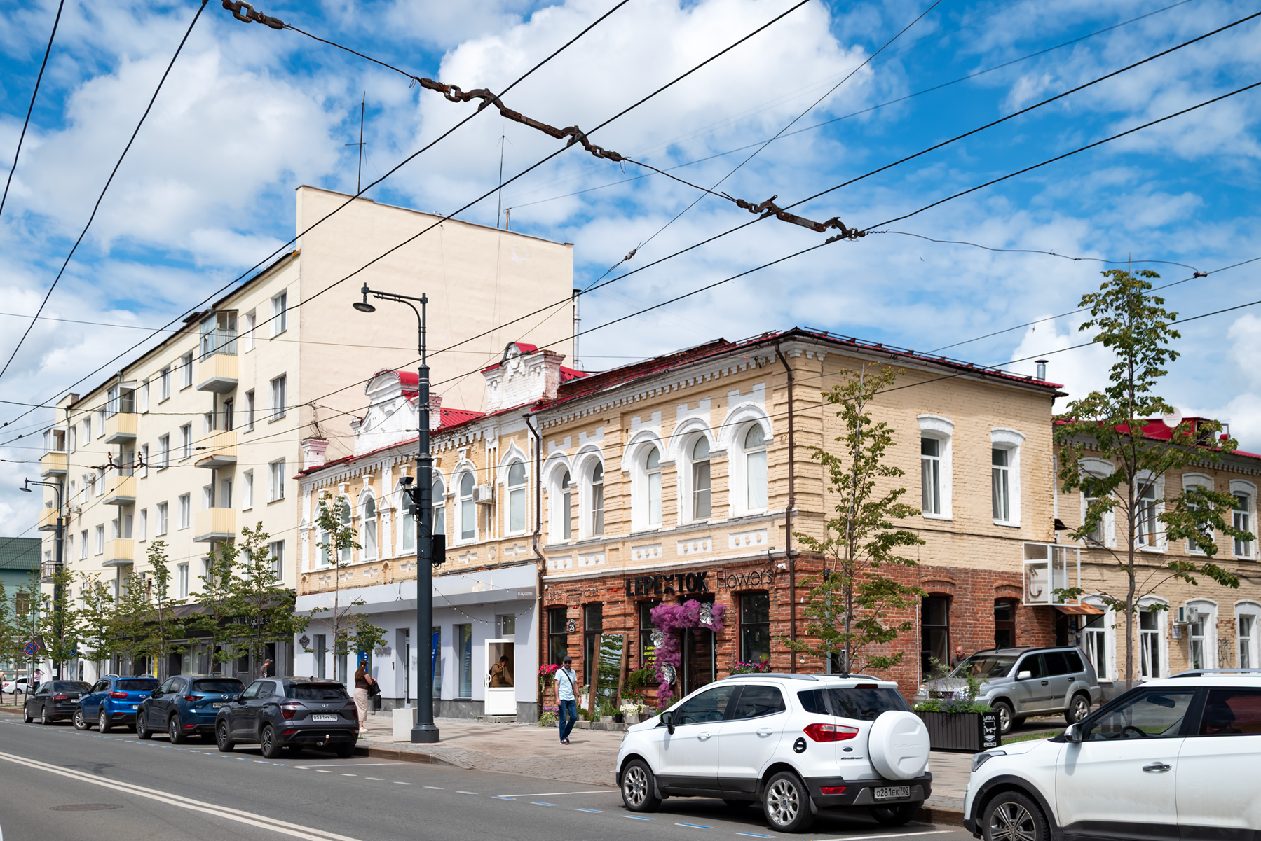Уфа, Улица Гоголя, 56 / Коммунистическая улица, 33; Коммунистическая улица, 35