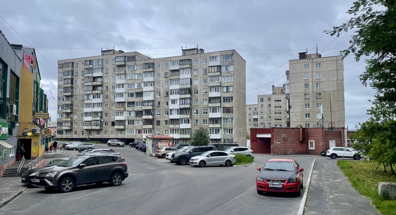 Мурманск, Улица Капитана Орликовой, 13; Кольский проспект, 25а