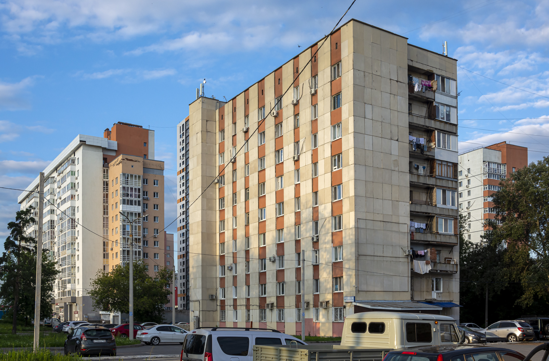 Уфа, Комсомольская улица, 106; Комсомольская улица, 100