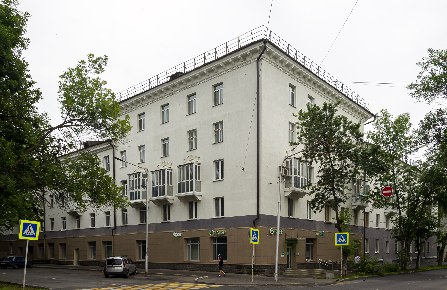 Уфа, Первомайская улица, 10 / Кольцевая улица, 18