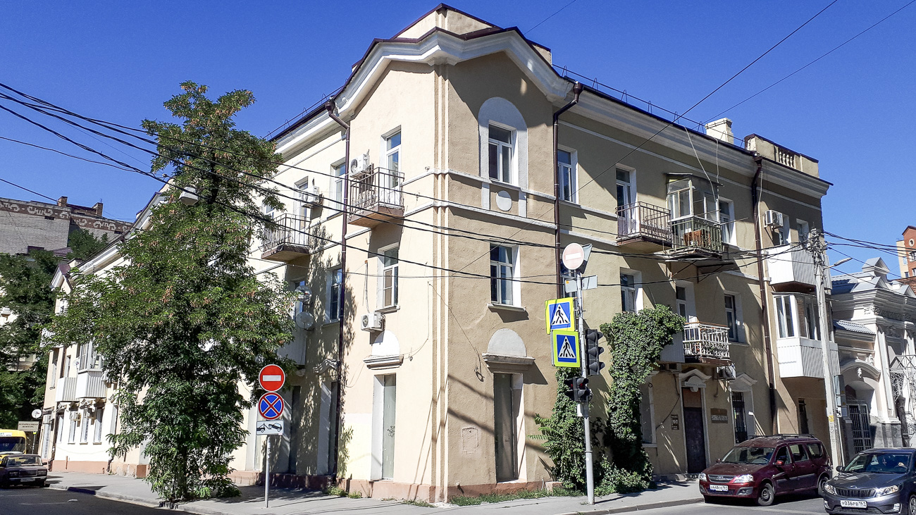 Ростов-на-Дону, Социалистическая улица, 13 / Братский переулок, 32