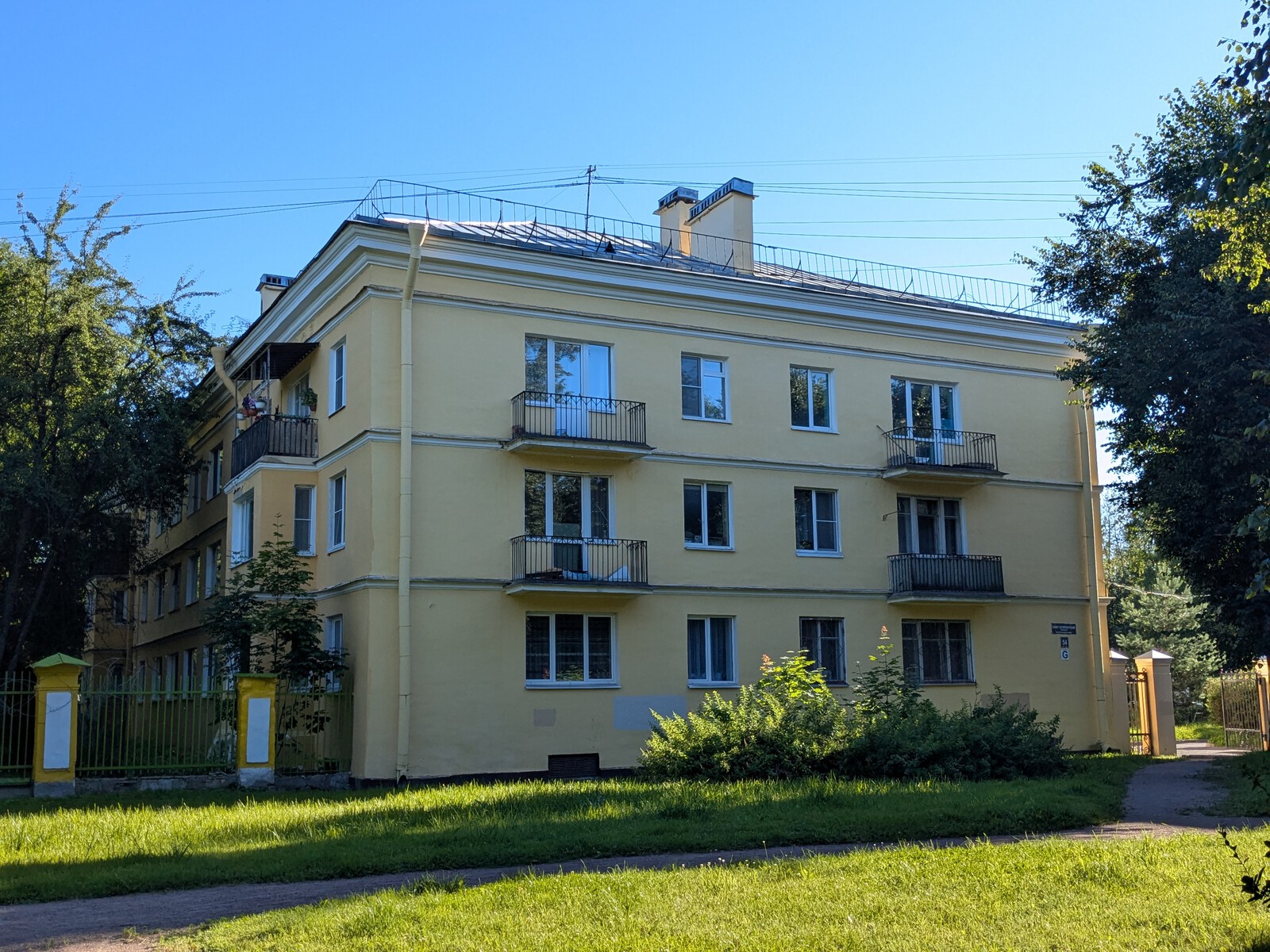 Peterhof, Санкт-Петербургский проспект, 54