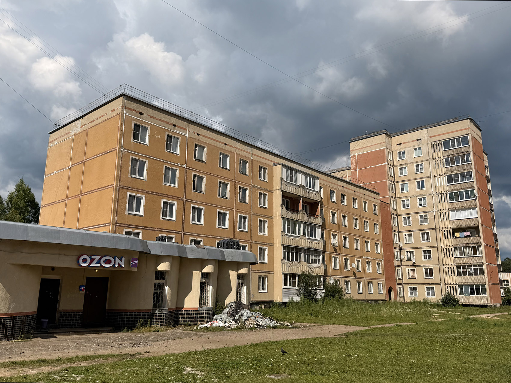 Chistiye Bory, Бульвар Строителей, 15; Бульвар Строителей, 17
