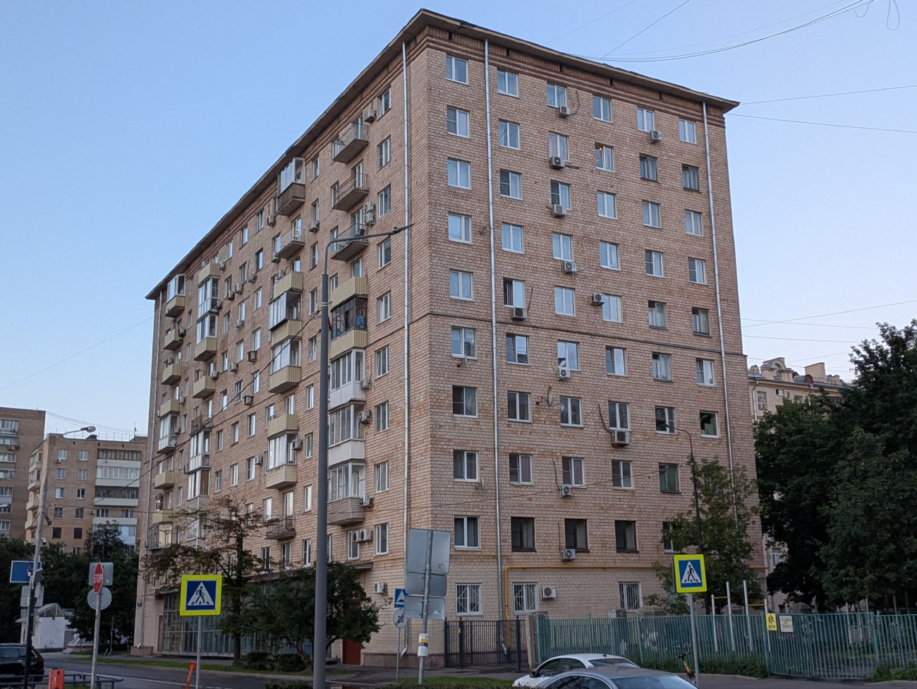 Moscó, Кутузовский проспект, 24 / Набережная Тараса Шевченко, 25
