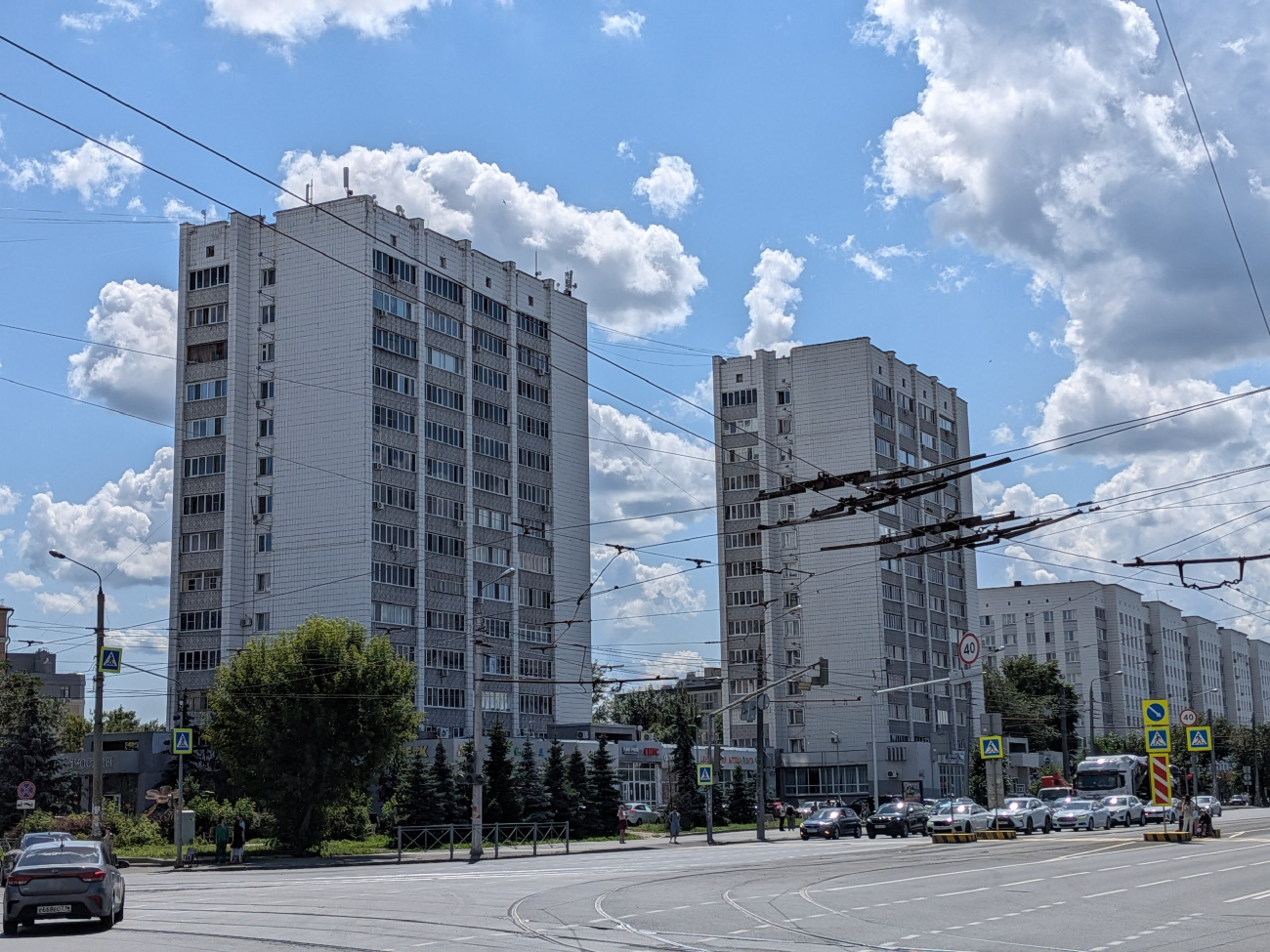 Казань, Улица Татарстан, 9; Улица Татарстан, 11; Улица Татарстан, 13 / Улица Сары Садыковой, 2