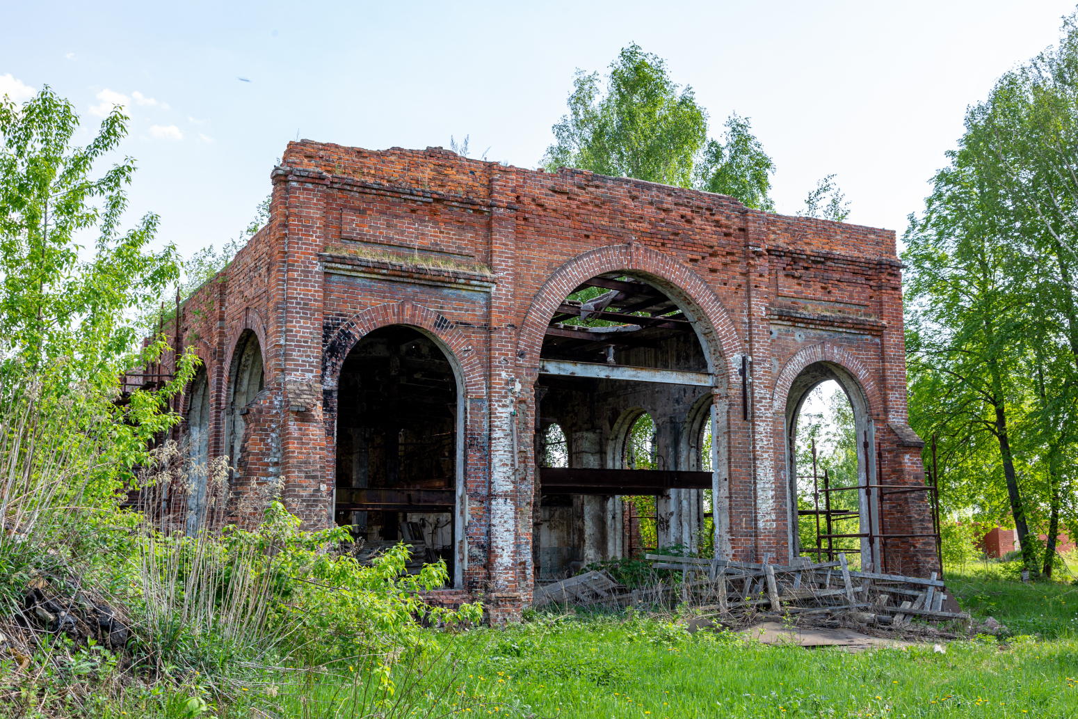 Красный Профинтерн, Набережная улица, 4*
