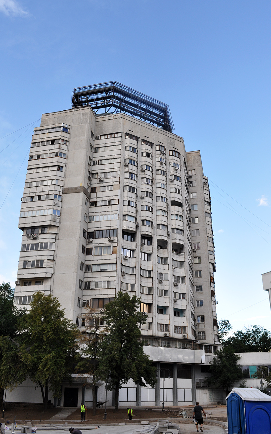 Алматы, Улица Куляш Байсеитовой, 42