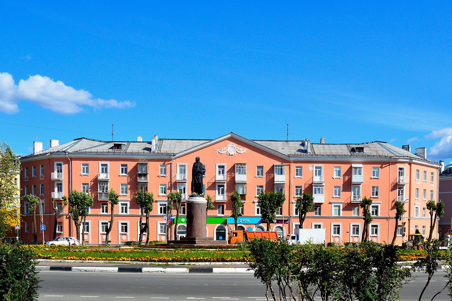 Северодвинск, Проспект Ленина, 35 / Улица Ломоносова, 37