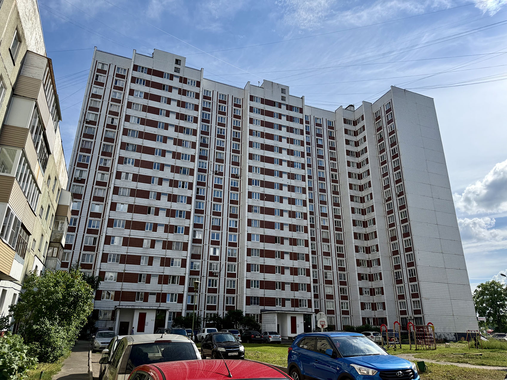 Ярославль, Проезд Моторостроителей, 14 / Ленинградский проспект, 84