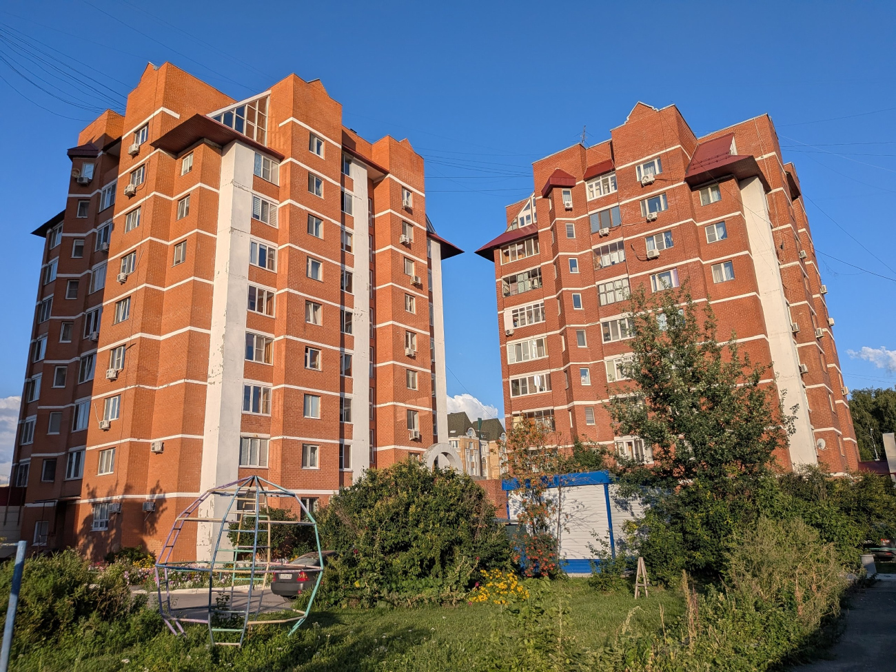 Tyumen, Улица Николая Фёдорова, 12; Улица Николая Фёдорова, 12 корп. 1