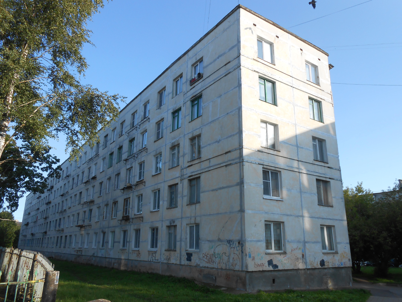 Пикалёво, 6-й микрорайон, 13