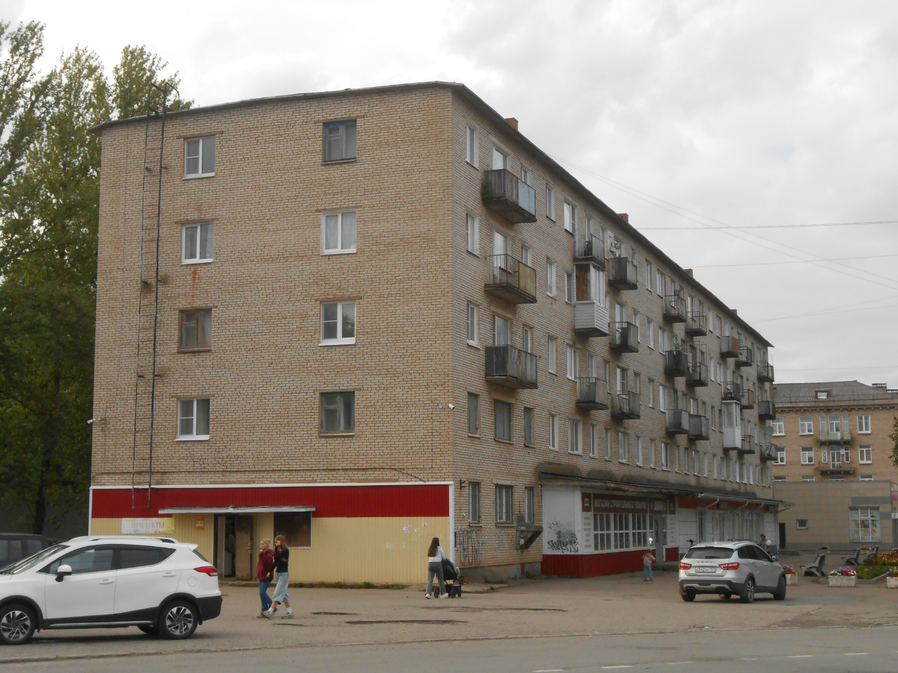 Пикалёво, Спортивная улица, 6