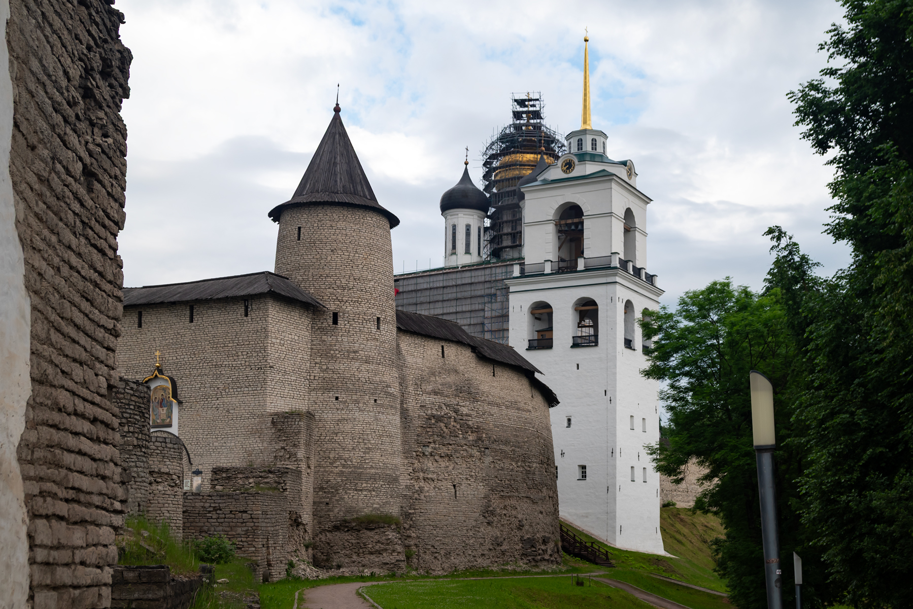 Псков, Кремль, 7 (Троицкая башня); Кремль, 3
