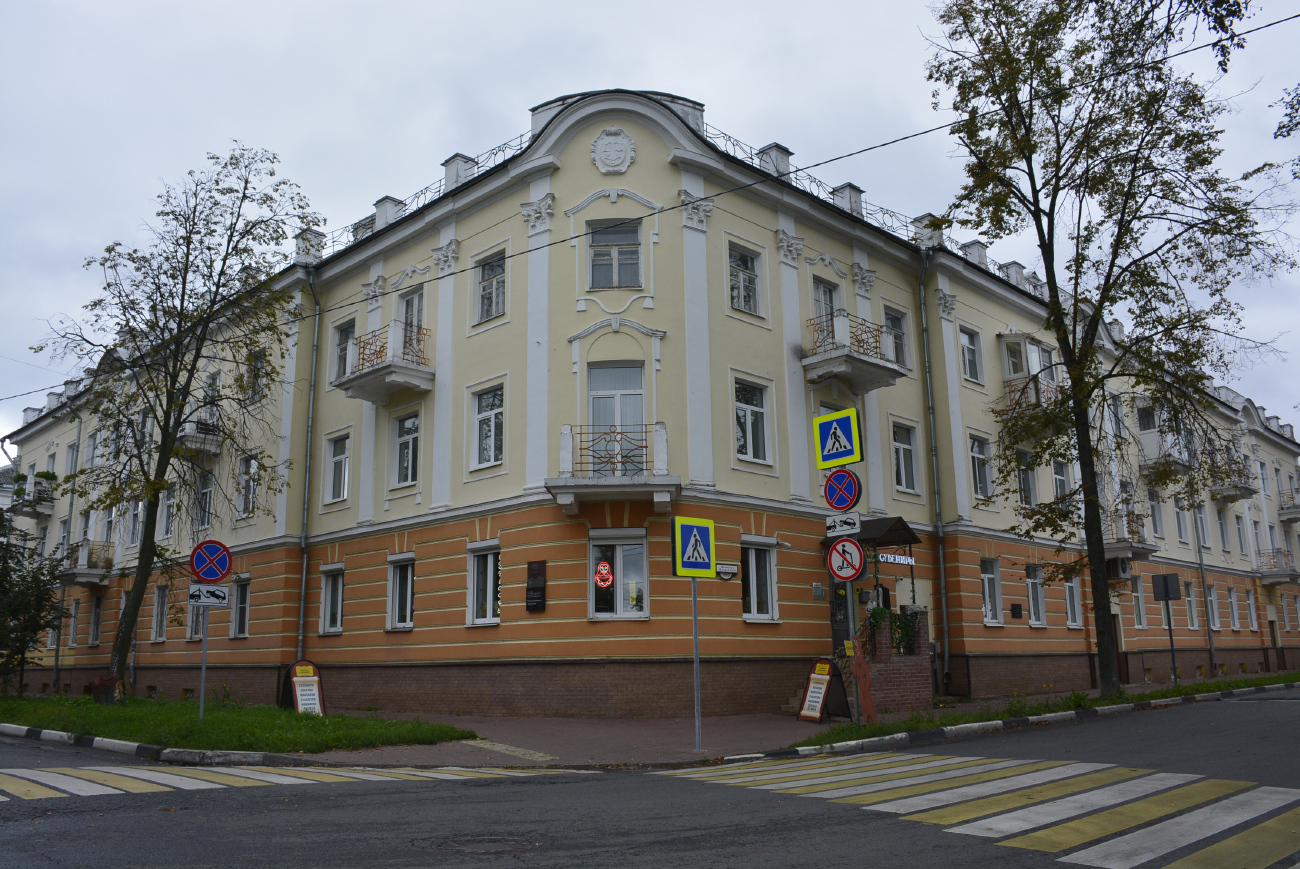 Ярославль, Волжская набережная, 19/13