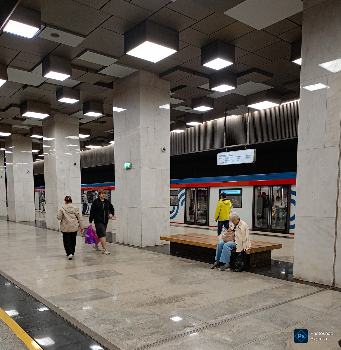 Moscow, Большая Кольцевая линия Московского метрополитена, станция метро «Зюзино»