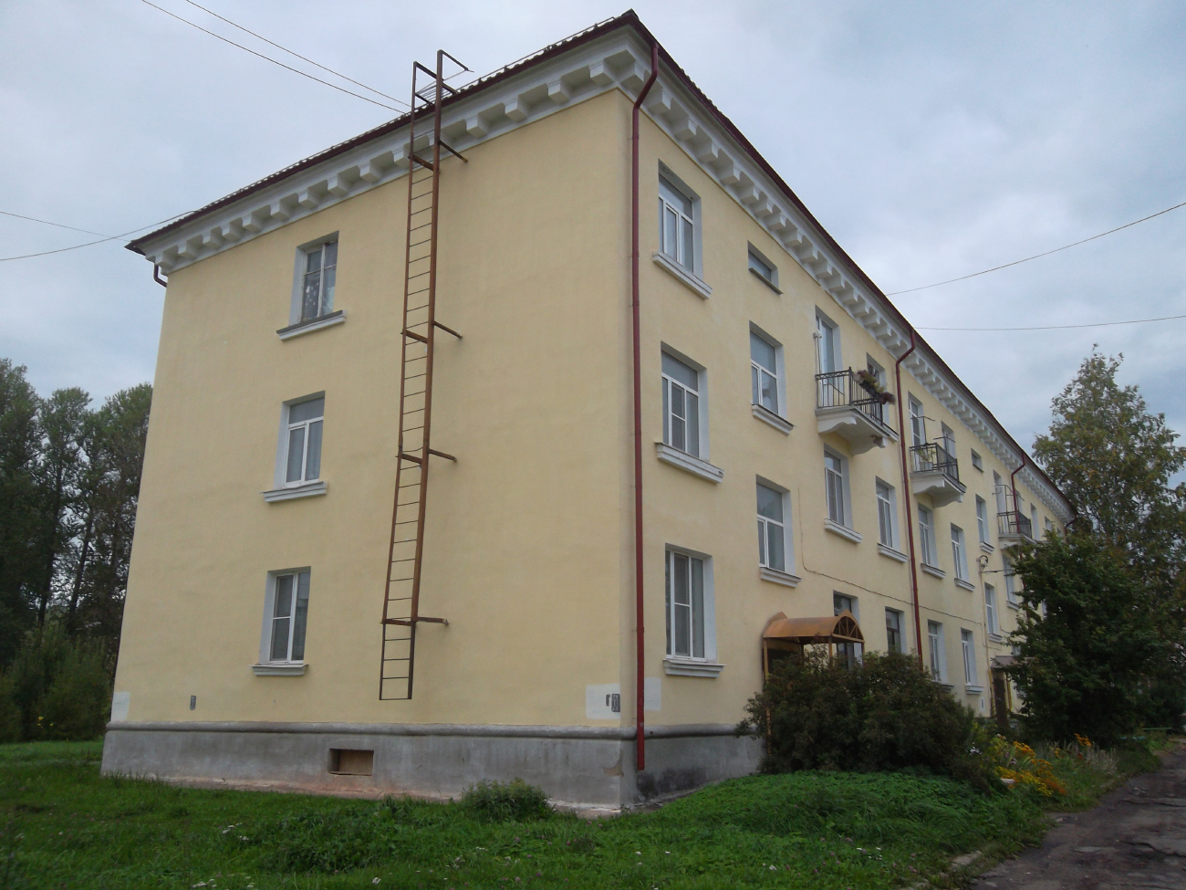 Пикалёво, Комсомольская улица, 3