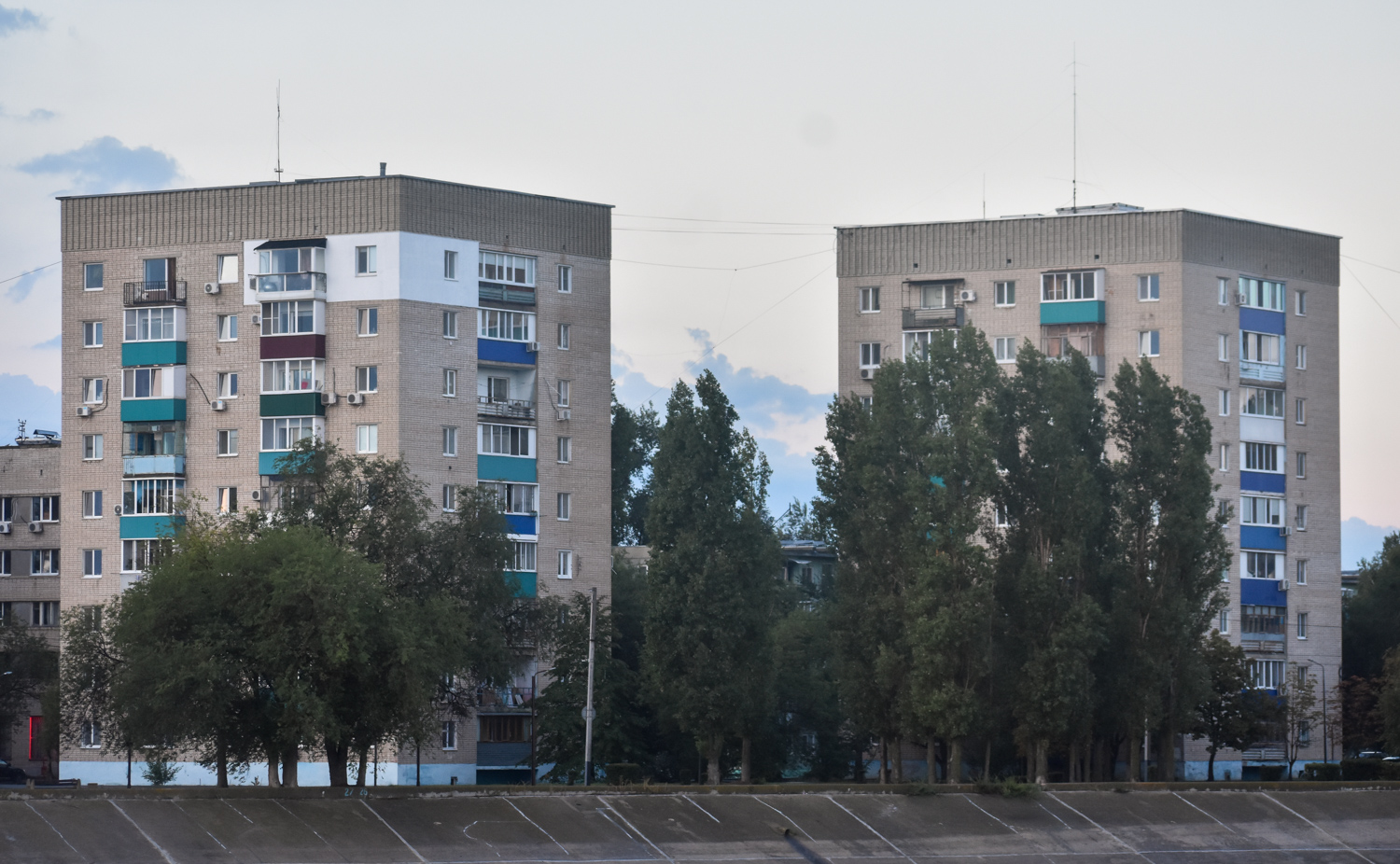 Балаково, Набережная 50 лет ВЛКСМ, 20; Набережная 50 лет ВЛКСМ, 19