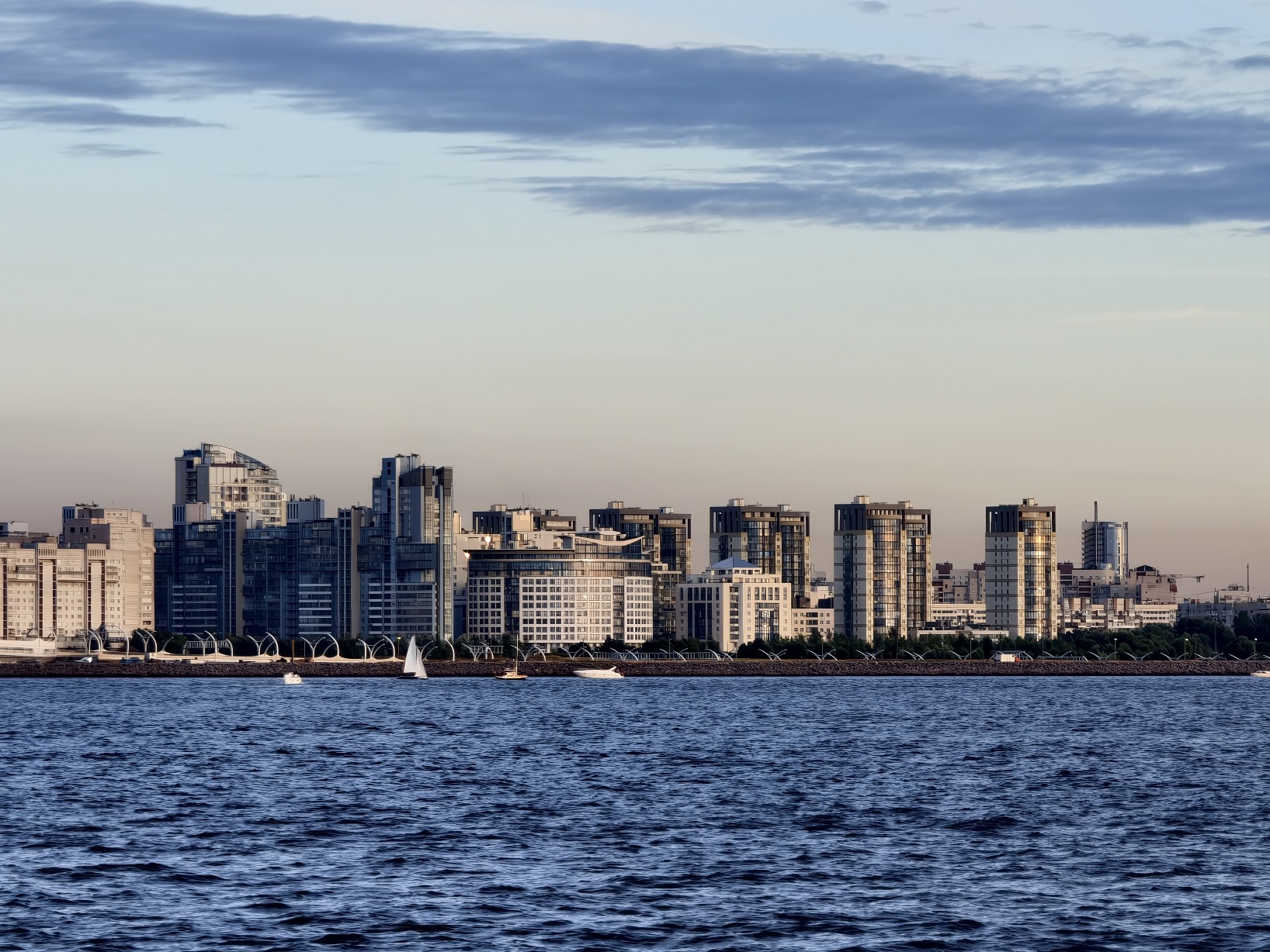 Санкт-Петербург, Морская набережная, 21 корп. 1; Морская набережная, 21 корп. 2; Капитанская улица, 4; Улица Кораблестроителей, 30 корп. 1; Улица Кораблестроителей, 30 корп. 2