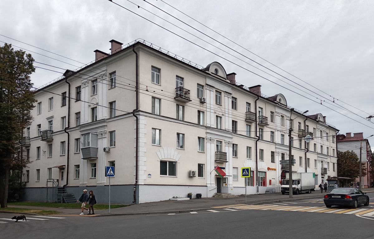 Минск, Улица Будённого, 11 / Стахановская улица, 43