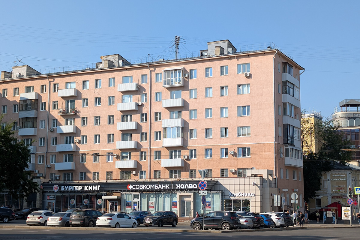 Нижний Новгород, Площадь Максима Горького, 1 / Большая Покровская улица, 61