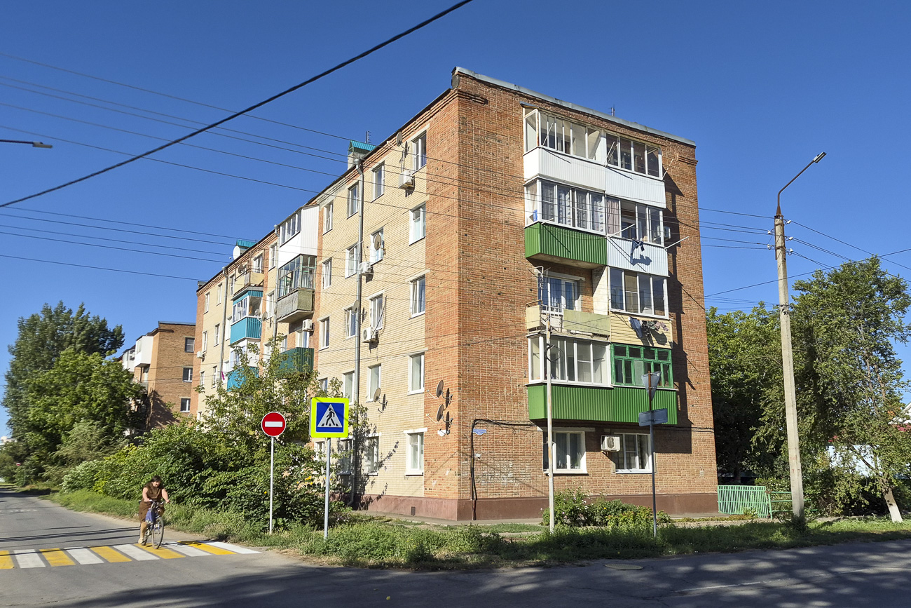 Зерноград, Советская улица, 13