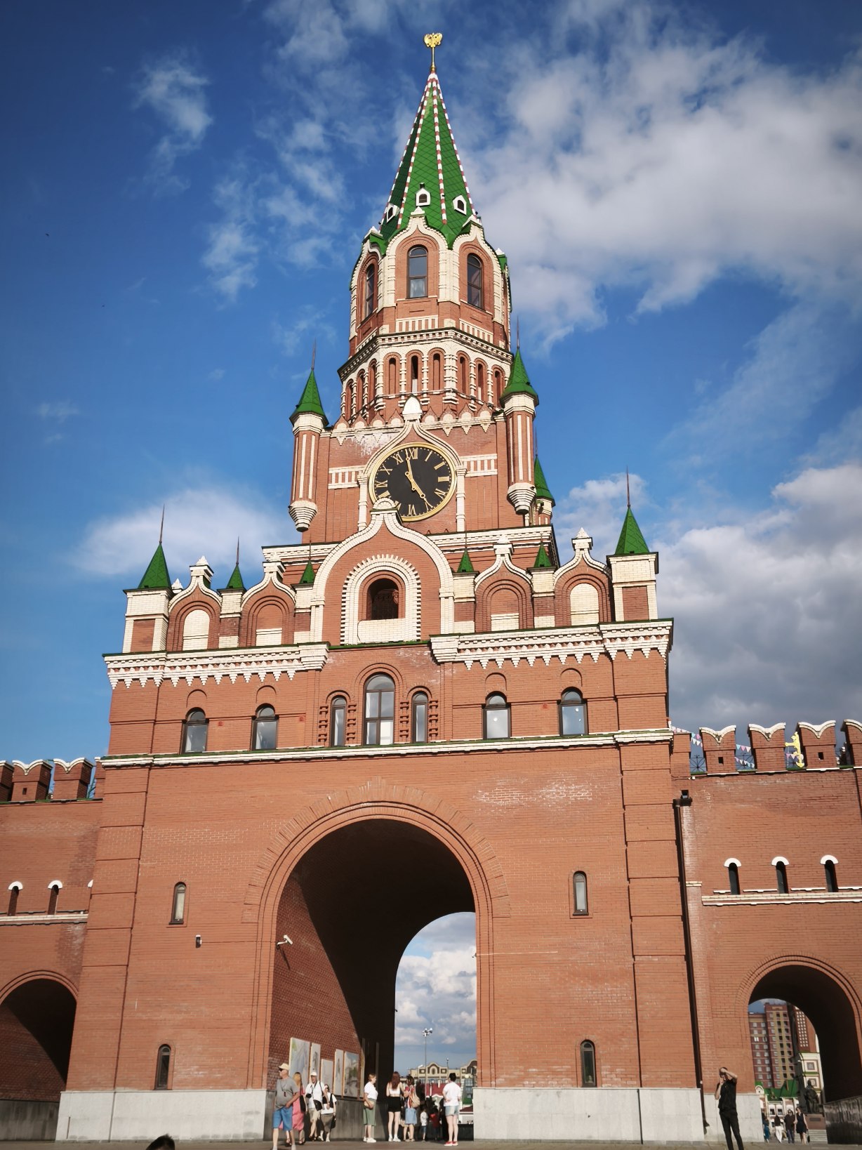 Йошкар-Ола, Площадь Республики Пресвятой Девы Марии, 1