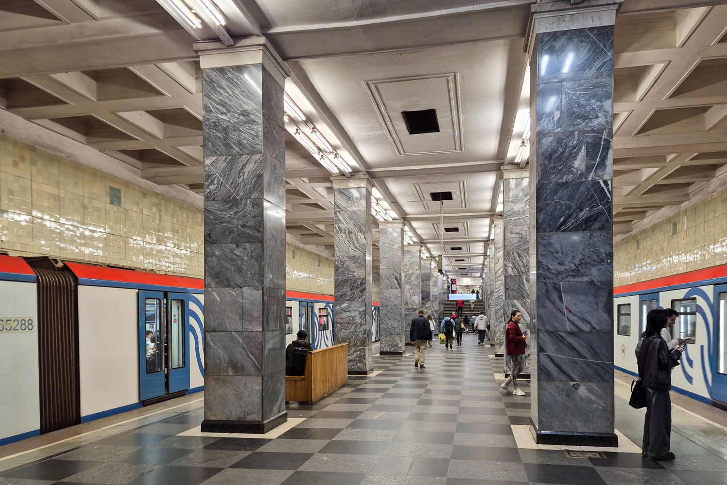 Moscó, Сокольническая линия Московского метрополитена, станция метро «Сокольники»