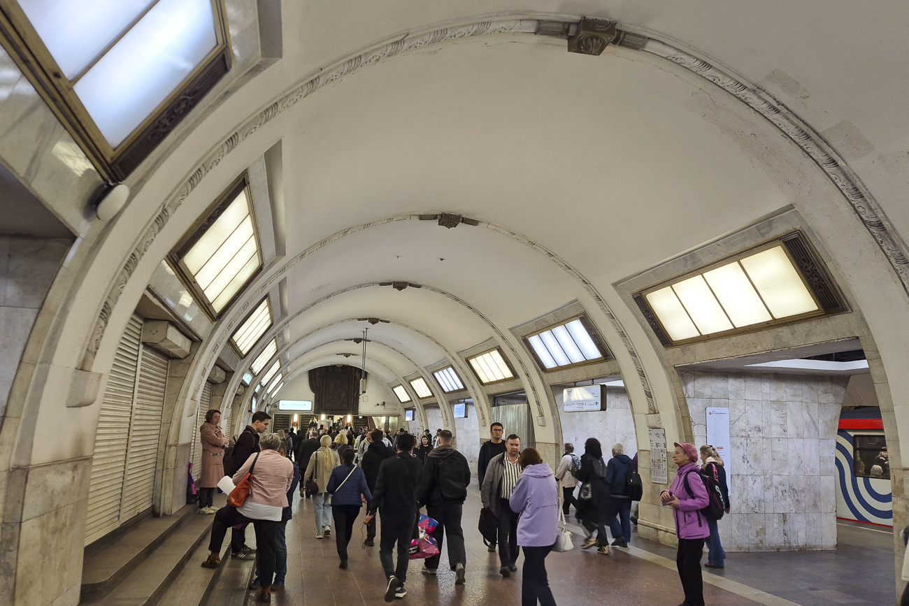 Москва, Калининская линия Московского Метрополитена / Калужско-Рижская линия Московского метрополитена, станция метро «Третьяковская»