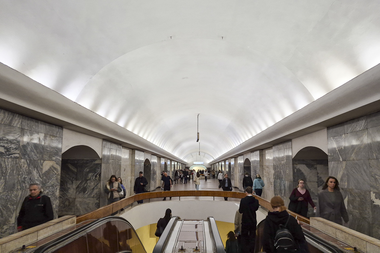 Москва, Сокольническая линия Московского метрополитена, станция метро «Чистые Пруды»