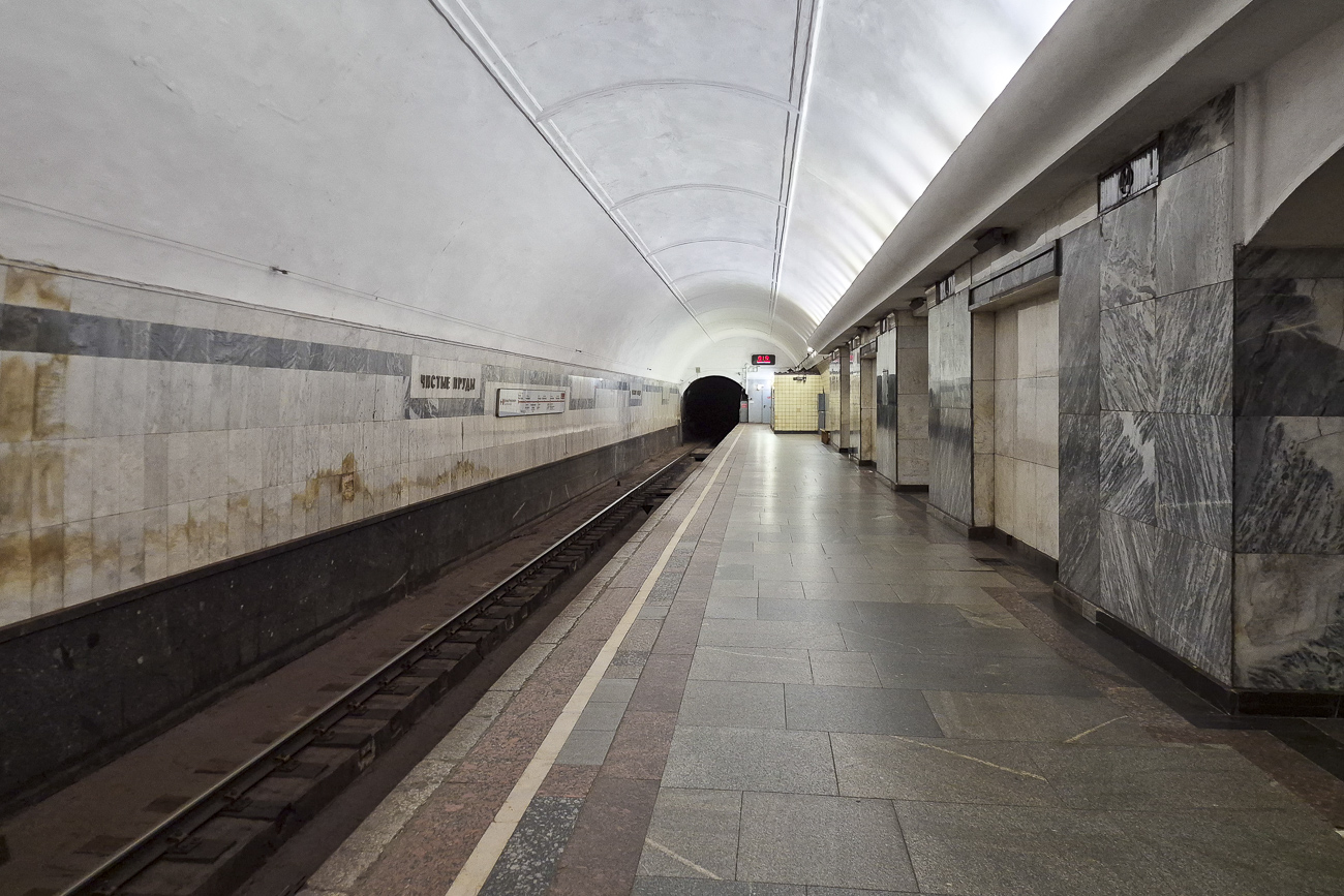 Москва, Сокольническая линия Московского метрополитена, станция метро «Чистые Пруды»