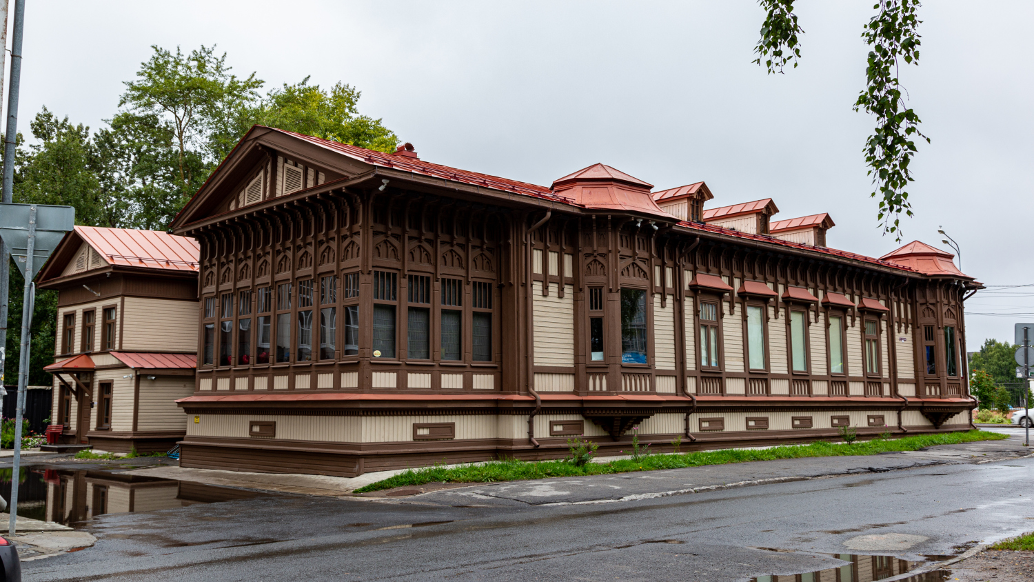 Архангельск, Улица Логинова, 9 / Троицкий проспект, 91