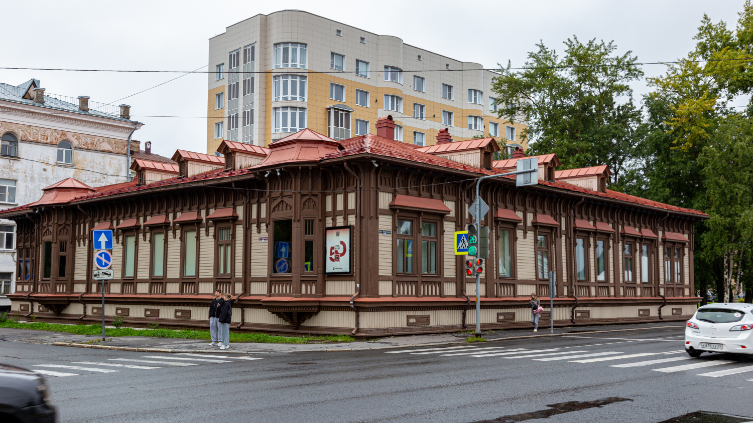 Архангельск, Улица Логинова, 9 / Троицкий проспект, 91