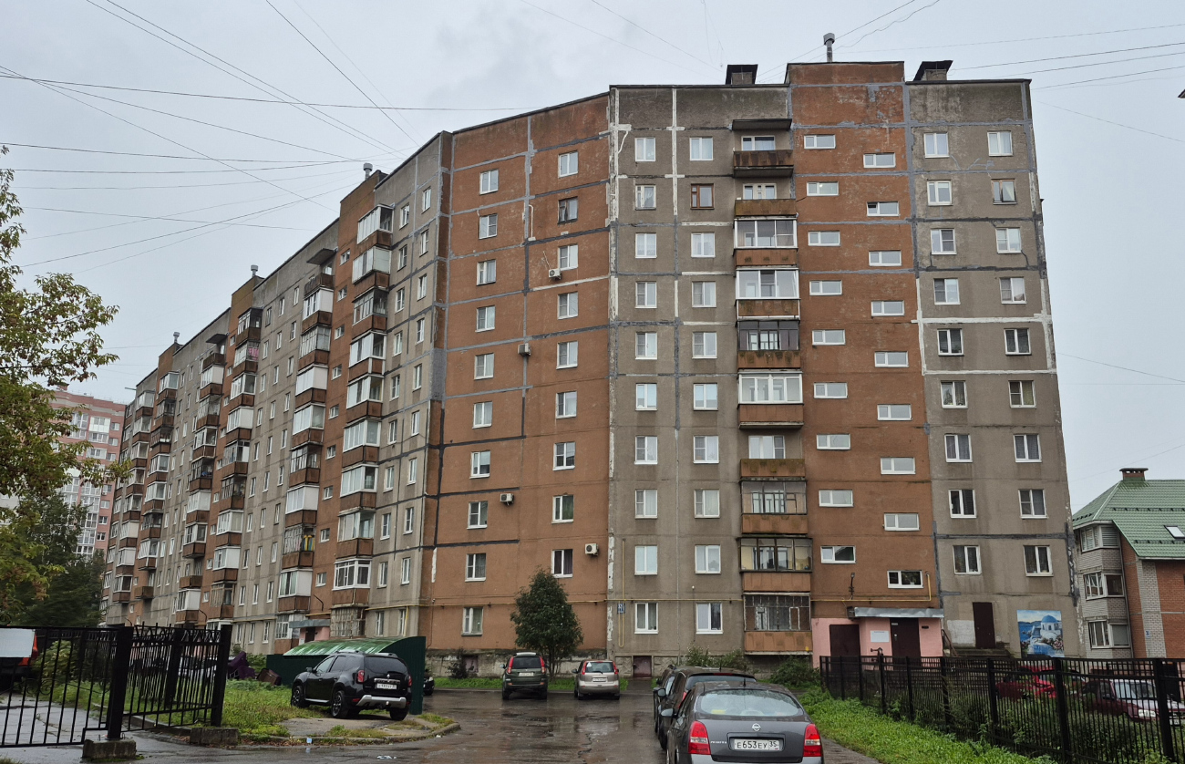 Череповец, Красная улица, 32 / Первомайская улица, 1