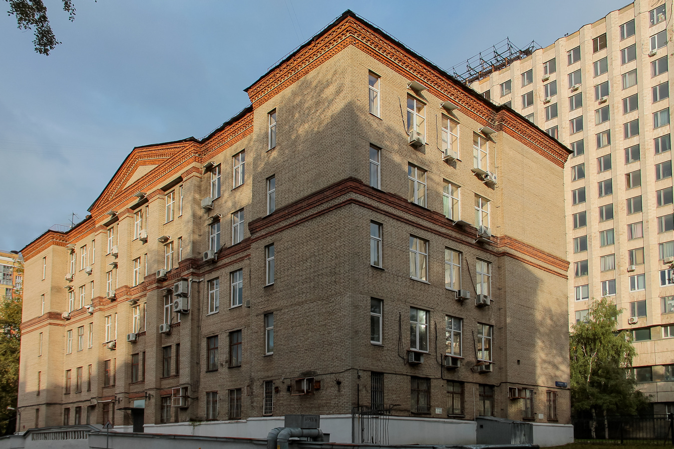 Москва, Улица Усиевича, 22 корп. 1