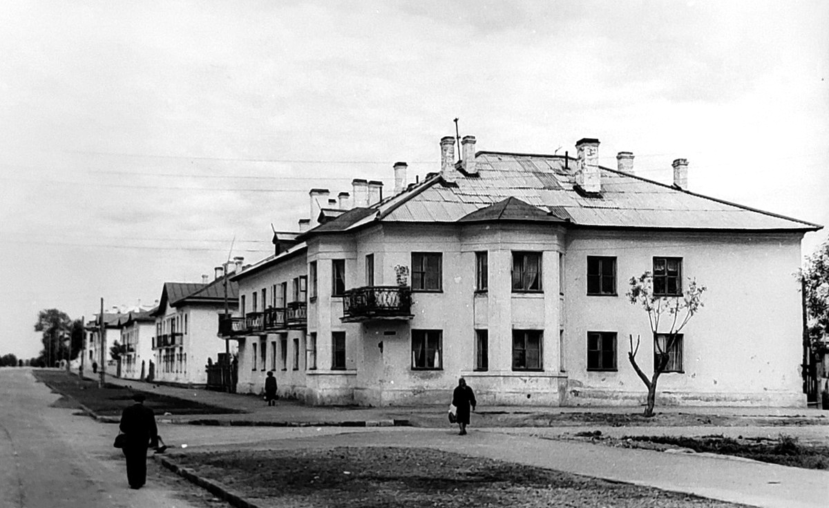 Великие Луки, Проспект Ленина, 17 / Улица Сибирцева, 31