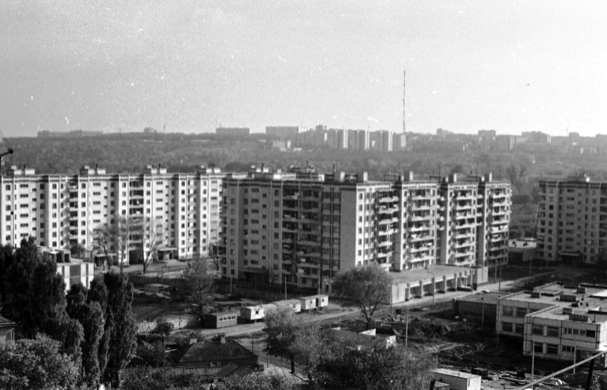 Белгород, Левобережная улица, 12; Гостенская улица, 1