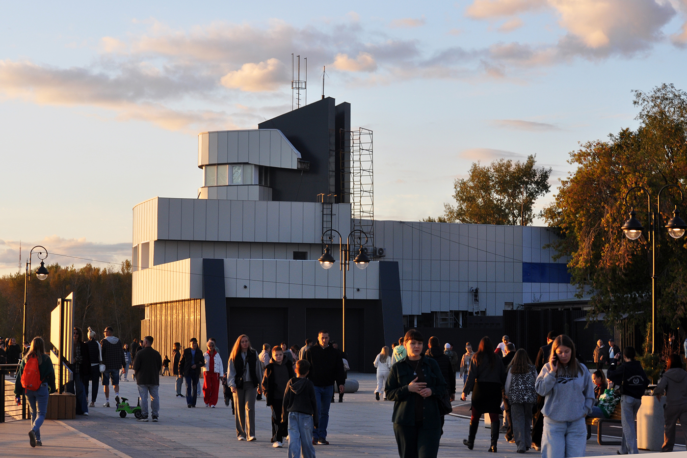 Омск, Кемеровская улица, 1/1