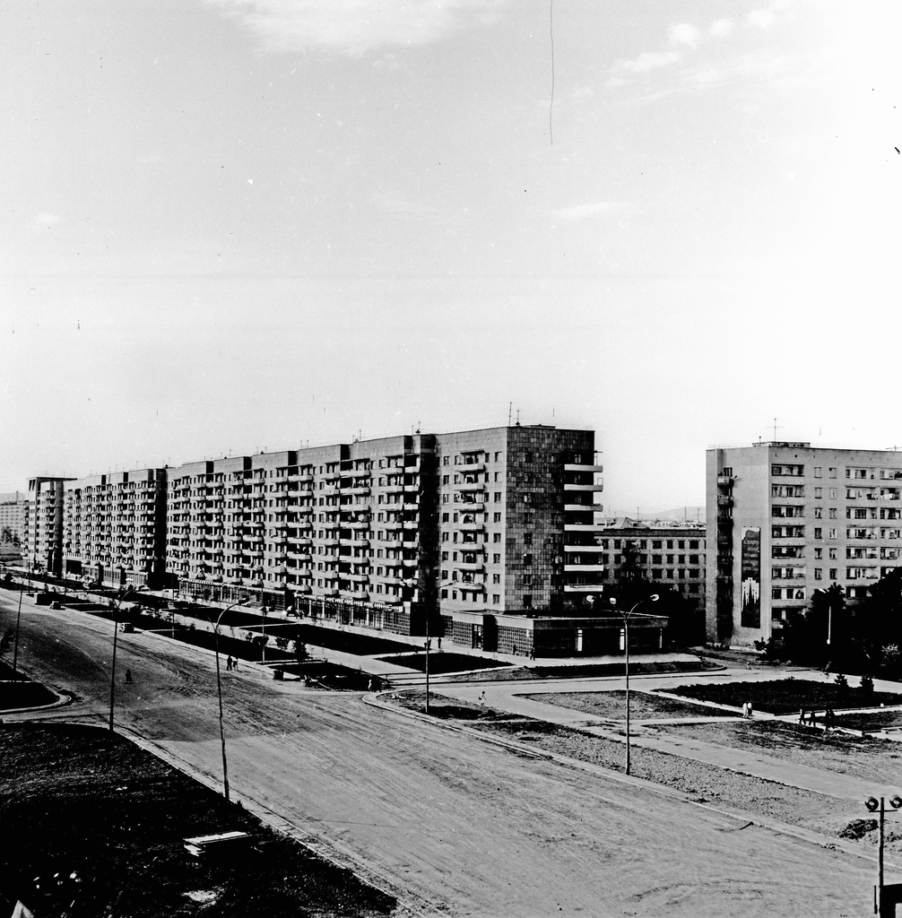 Комсомольск-на-Амуре, Проспект Первостроителей, 20; Улица Сидоренко, 3