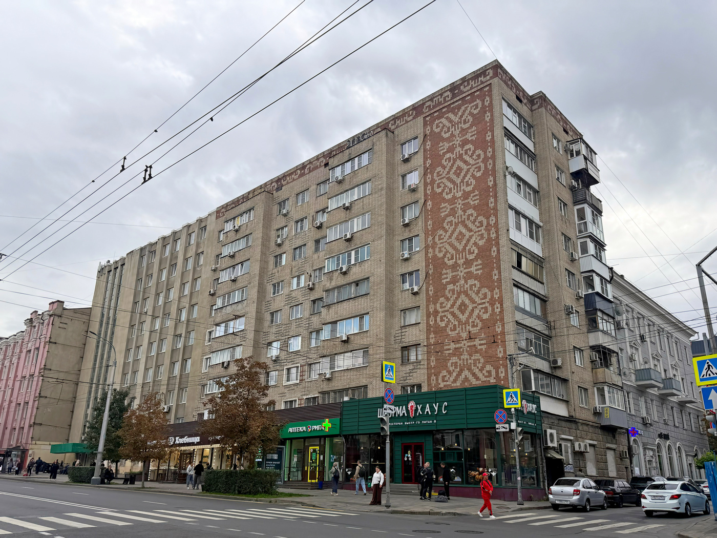 Ростов-на-Дону, Большая Садовая улица, 20 / Братский переулок, 38